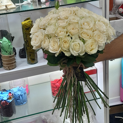 گلفروشی ارومیه دسته گل رز سفید