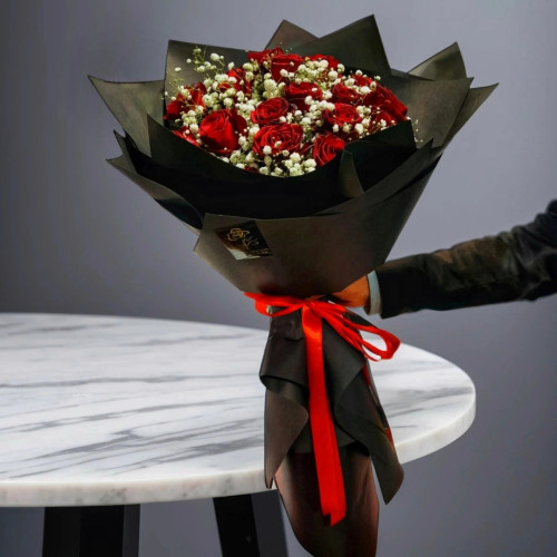 دسته گل رز و ژپسوفیلا