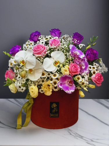 باکس گل ترکیبی رز بنفش و صورتی با ارکیده سفید - گلفروشی آنلاین فلوریست ارومیا - تحویل سریع در ارومیه