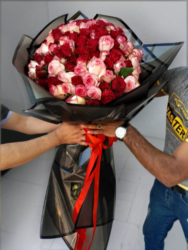 ارسال گل به ارومیه | دسته گل لوکس ۲۰۰ شاخه رز هلندی (قرمز+صورتی) - گلفروشی ارومیه