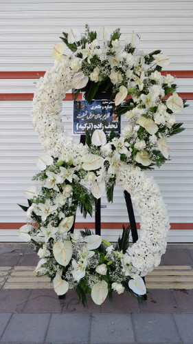 تاج گل درباری لوکس دوطبقه ترحیم با گلهای رز، ارکیده و لیلیوم تازه - گلفروشی VIP ارومیه