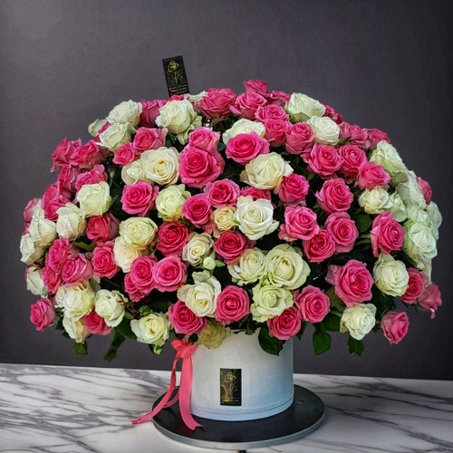 باکس گل لوکس ۲۰۰ شاخهای رز سفید و صورتی تازه | گل فروشی آنلاین ارومیه | FloristUrmia