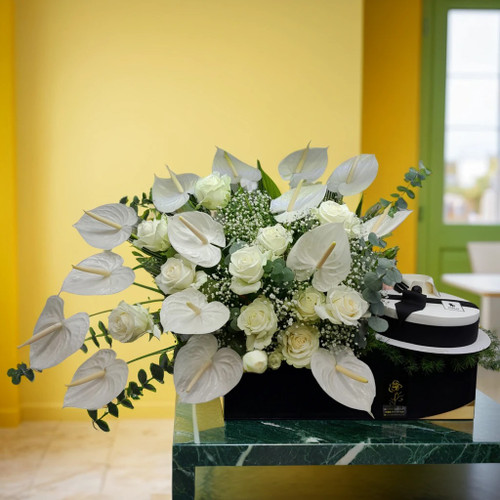 "باکس ترکیبی گل آنتریوم و رز با کیک در ارومیه - تحویل 24 ساعته توسط floristurmia"