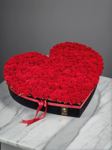 | باکس گل رز قرمز ۳۰۰ شاخه ای طرح قلب مشکی ❤️ | ارسال فوری ارومیه - گل فروشی آنلاین ارومیه |