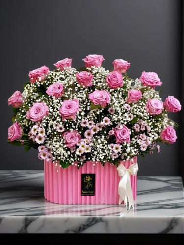 باکس گل لاکچری رز یاسی با کرتنزیا و ژپسوفیلا در گلفروشی آنلاین ارومیه