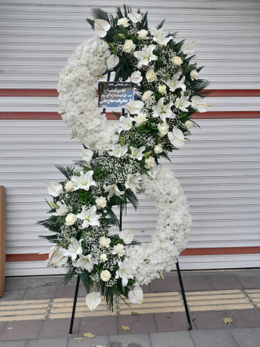 تاج گل دوطبقه درباری لوکس ویژه مراسم ترحیم – تحویل در ارومیه | گلفروشی آنلاین ارومیه – FloristUrmia